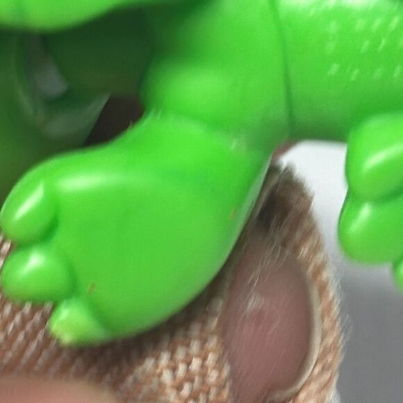 Lot of 7 Misc Mini Figurines Littlest Pet Shop Disney Sofia Shopkins Zuru - Picture 6 of 14